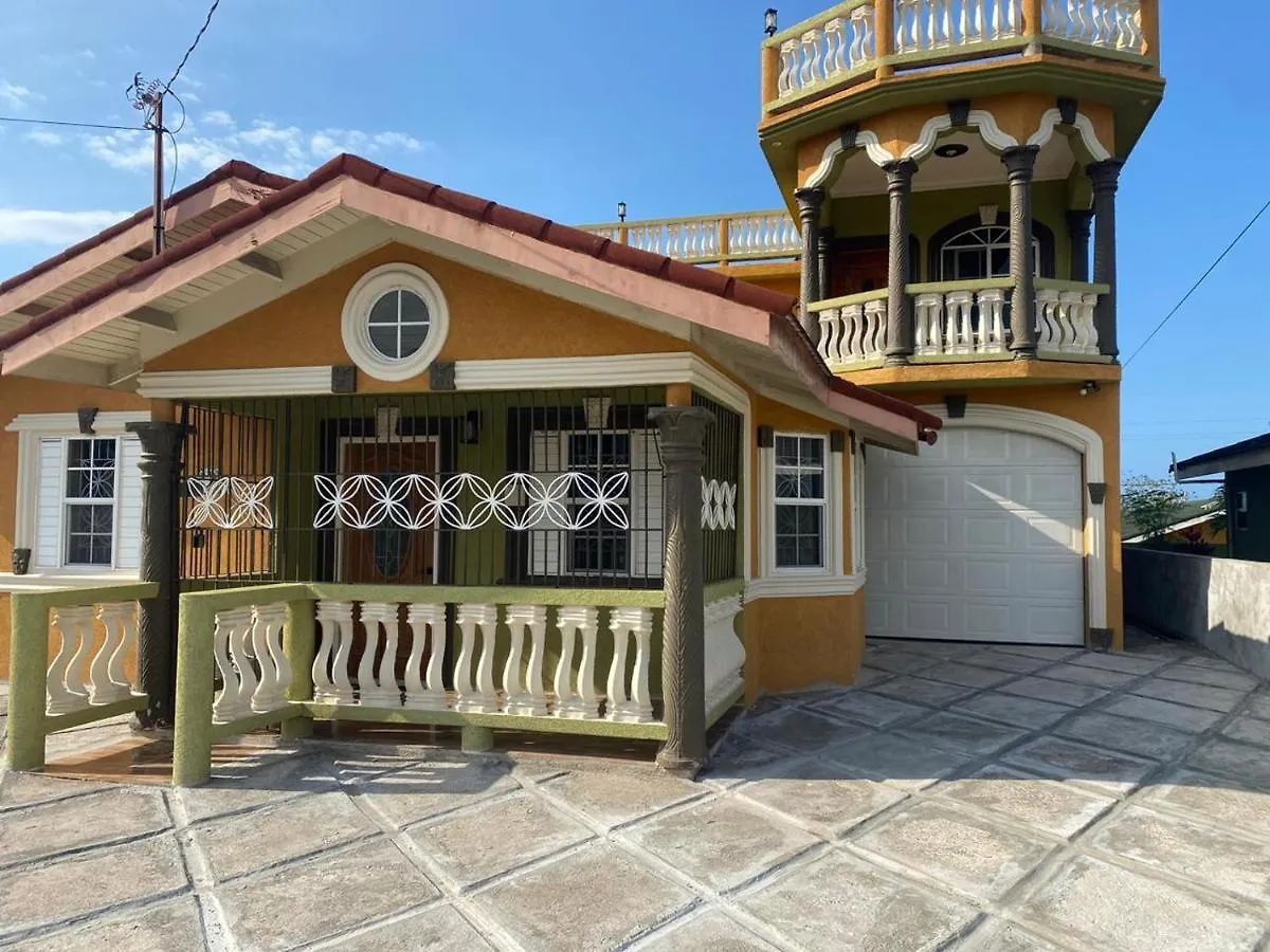 Chamrick'S Palace Villa Florence Hall Jamaica